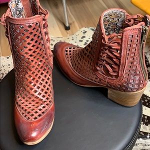 FREEBIRD by Steven bootie Size 8